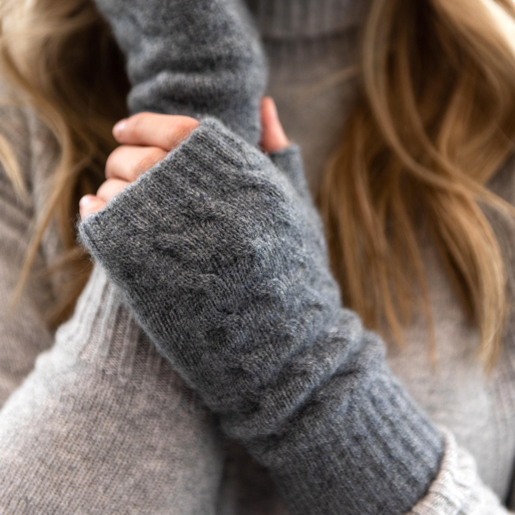 Cable knit handwarmers Tom Lane