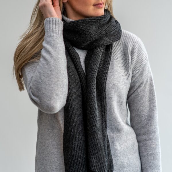 Pure ribbed cashmere scarf