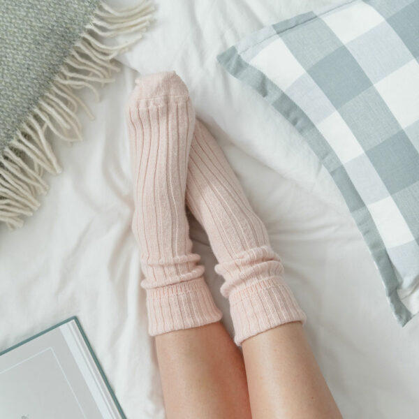 Alpaca bed socks gift box – Pink & Cream