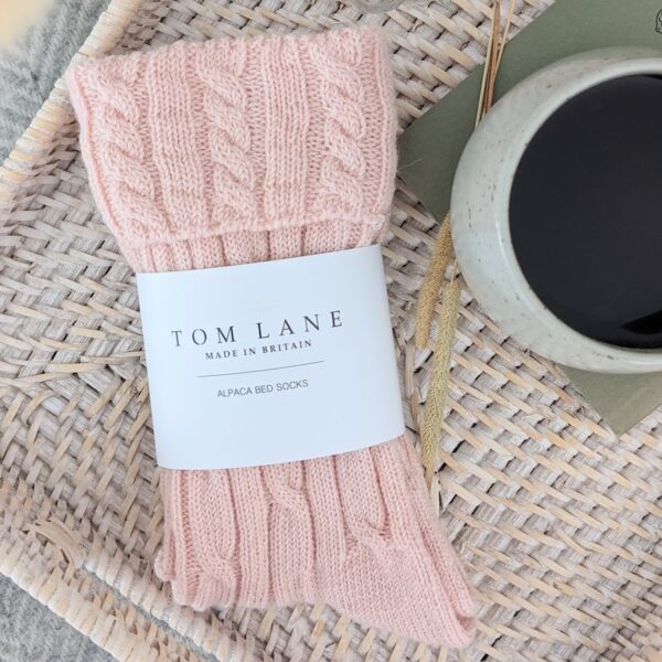 Cable knit alpaca bed socks – pink