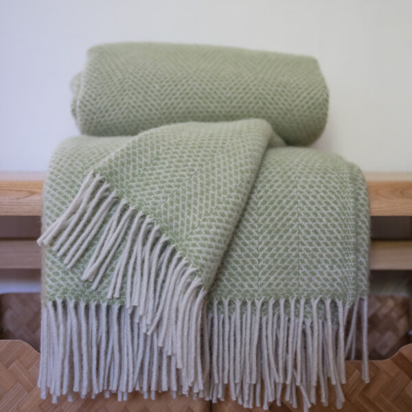 Melton Throw, Fern