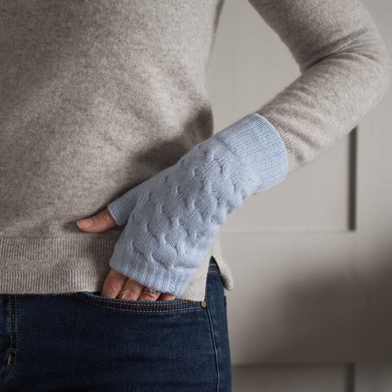 Cable knit handwarmers Tom Lane