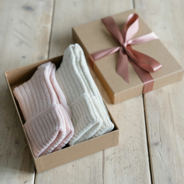 Alpaca bed socks gift box – Pink & Cream