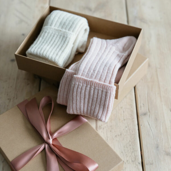 Alpaca bed socks gift box – Pink & Cream