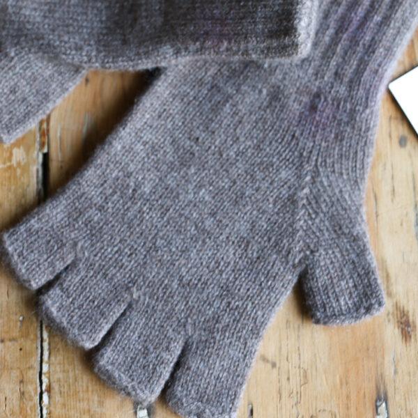 Fingerless gloves – Large