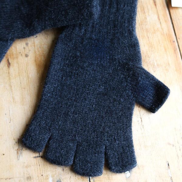 Fingerless gloves – Large